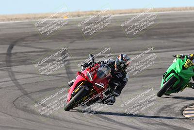 media/Jan-15-2026-Racers Edge (Thu) [[dfebeb70ab]]/3-B Group/Session 2 (Bowl Exit)/